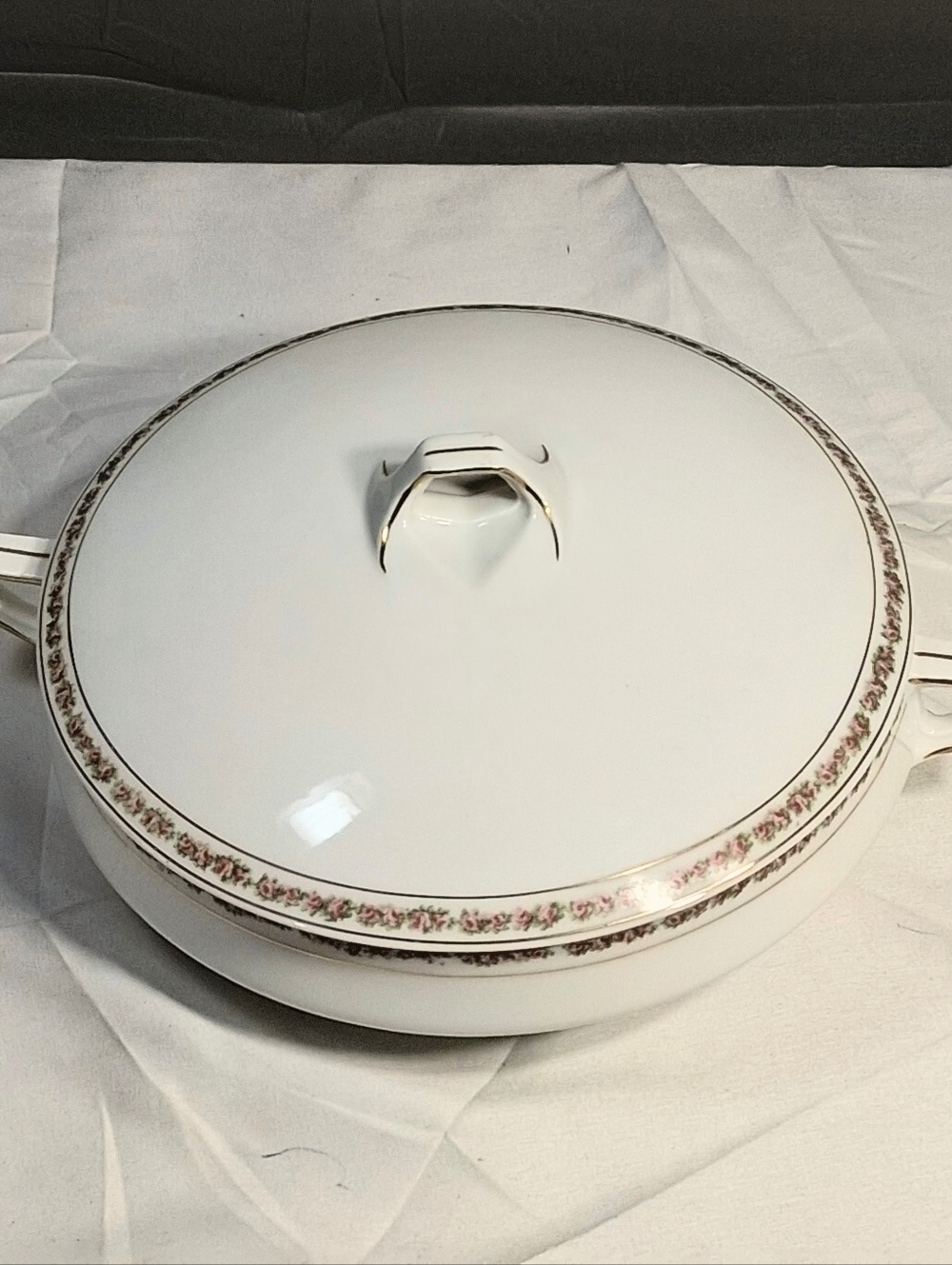 1900-1920 Hermann Ohme Silesia Hand -painted 8" Lidded Porcelain Casserole Dish